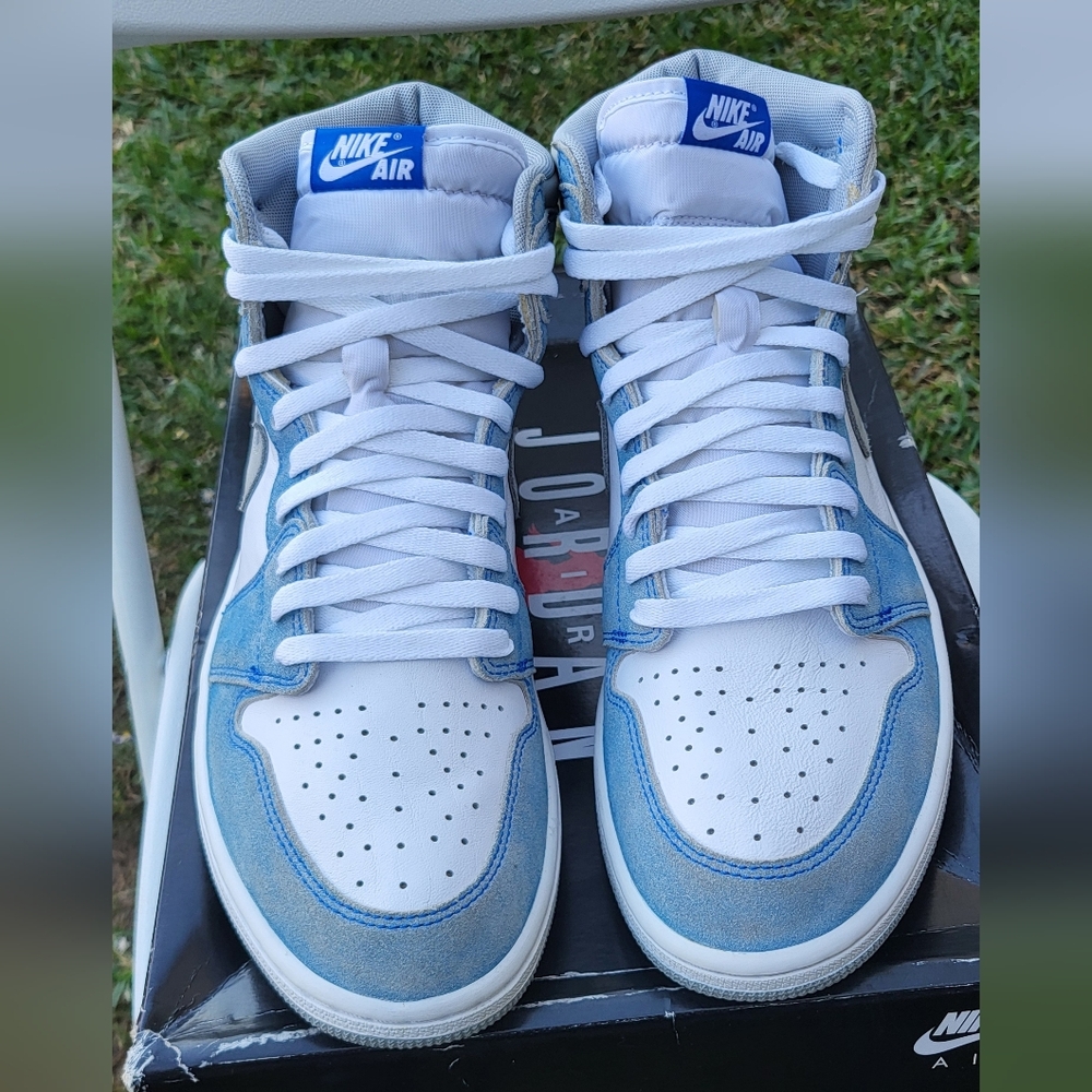 Air Jordan 1 Hyper Royal